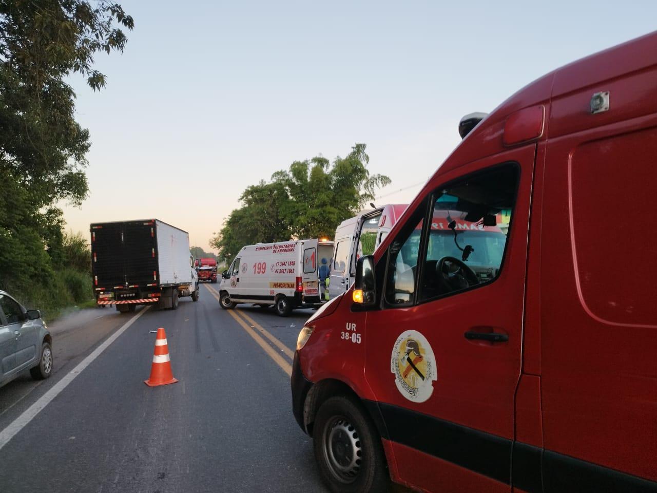 Grave acidente na BR-280 deixa ciclista e motociclista em estado crítico em Araquari