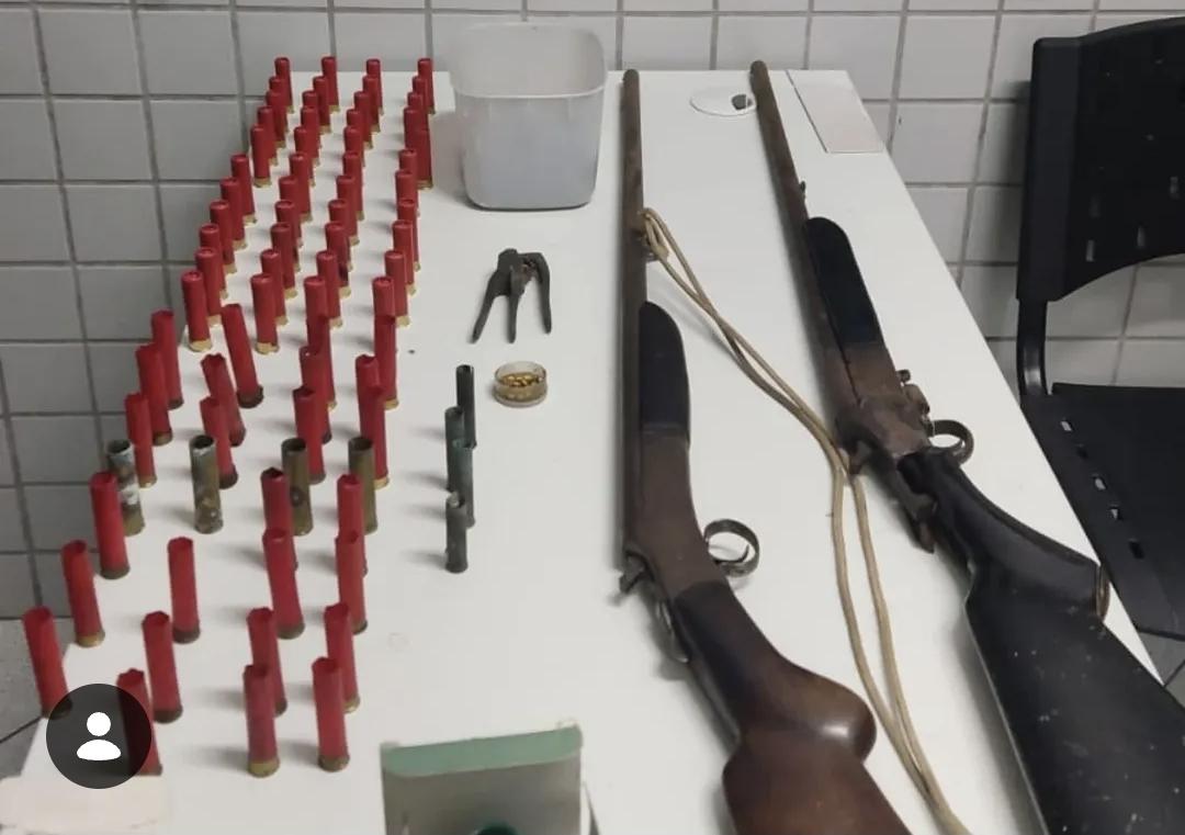 Homem é preso por violência doméstica e armas são apreendidas no interior de Rio Negrinho