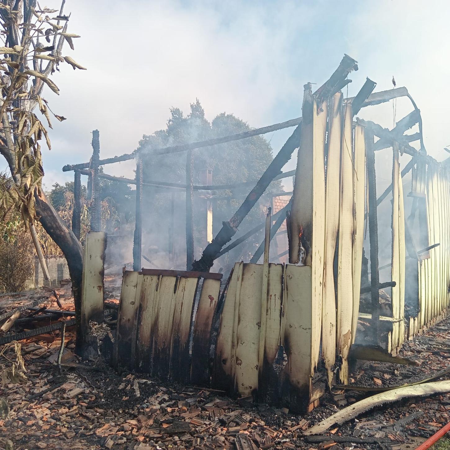 Idosa morre em incêndio em residência no bairro Faxinal, em Mafra