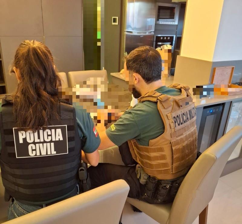 ​Operação Double Check: GAECO cumpre mandados em Itapema contra golpes com Inteligência Artificial