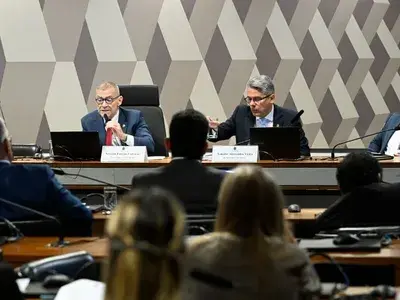 Senado rejeita relatório da CPI após manobras de última hora 