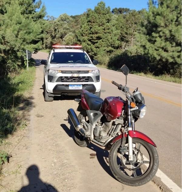 Suspeito furta moto, foge para mata e volta e rouba outro carro em Itaiópolis