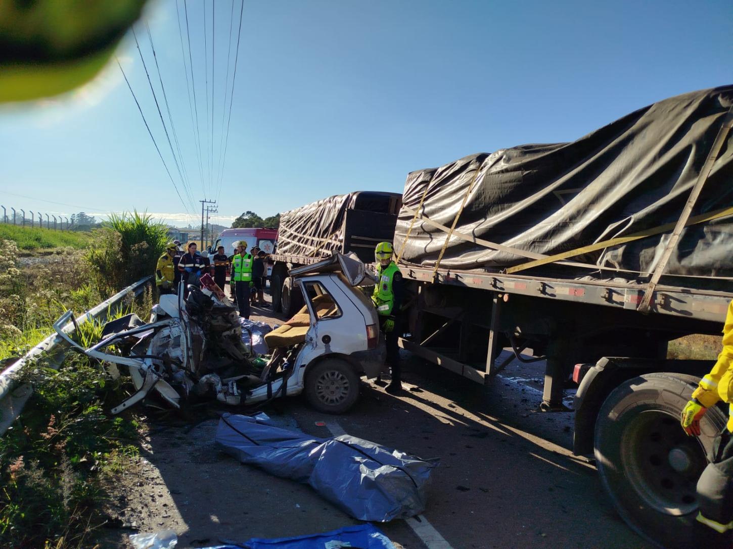 Tragédia na SC-110: cinco pessoas morrem em colisão entre carro e caminhão em Ituporanga