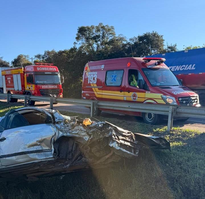 Colisão entre dois veículos deixa feridos na BR-116 em Papanduva