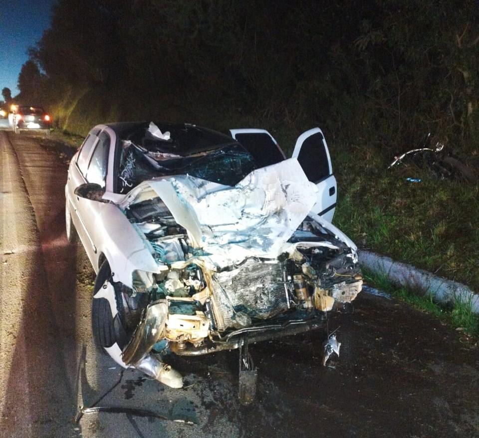 Adolescente morre em grave colisão entre carro e motocicleta na BR-282, em Campos Novos