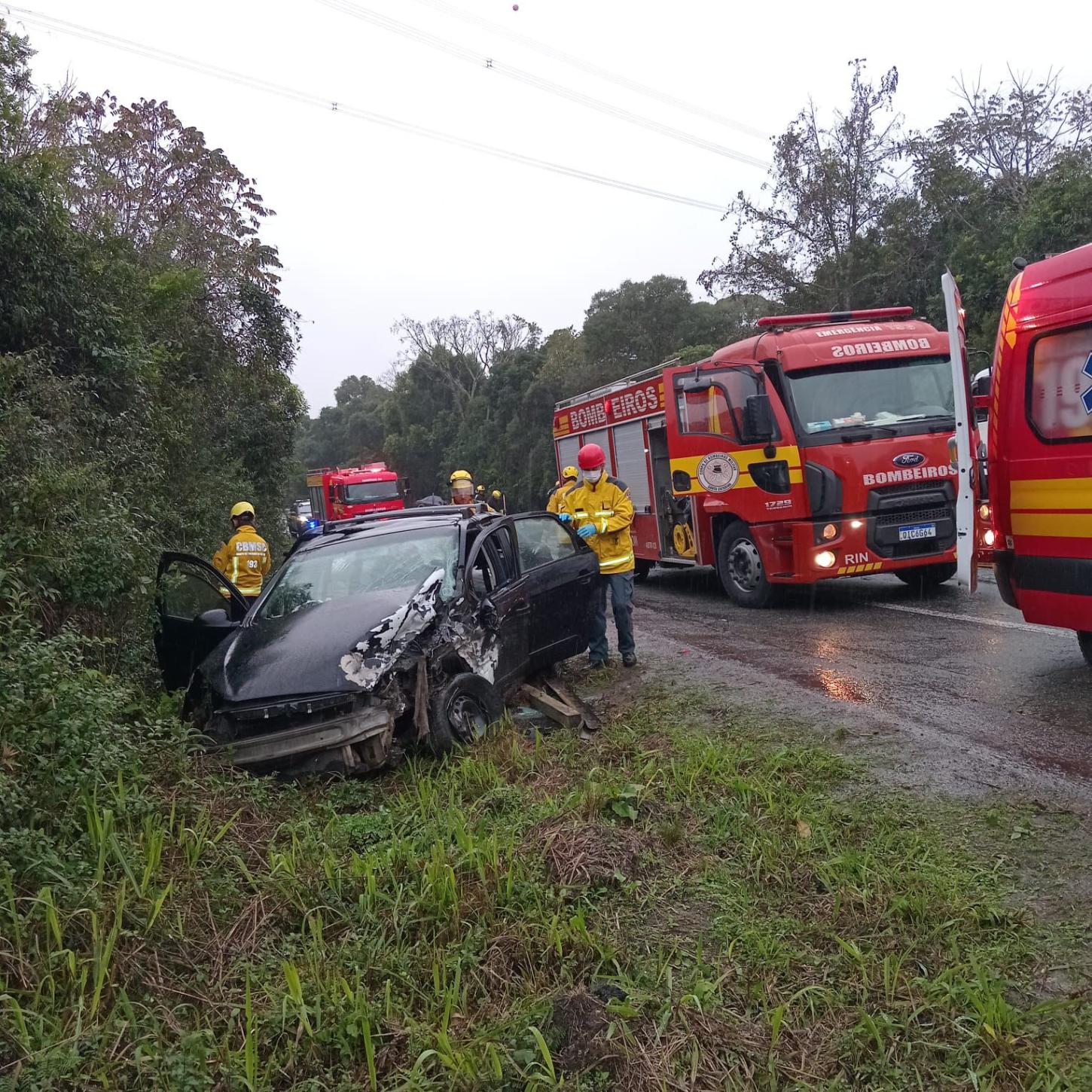 ​Colisão frontal mobiliza Bombeiros de Mafra e Rio Negrinho na BR-280
