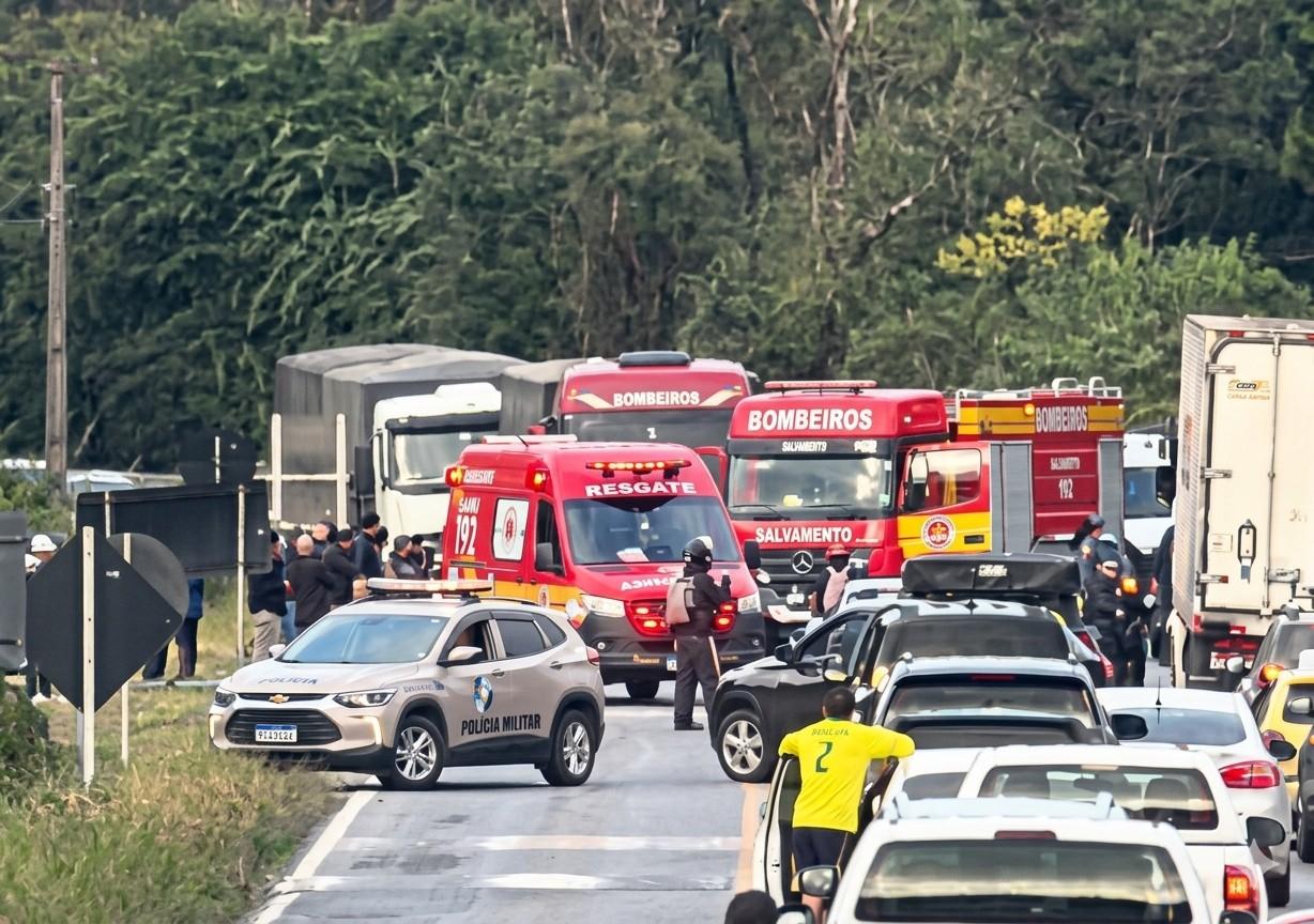 Colisão violenta na SC-418 deixa três pessoas gravemente feridas em São Bento do Sul