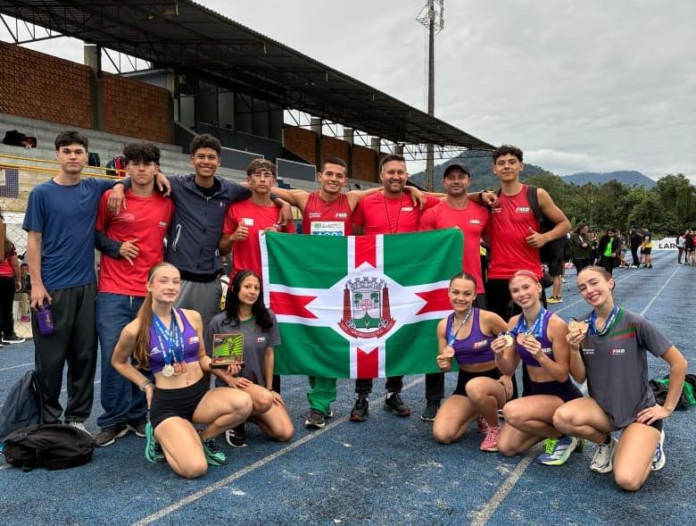 Equipe de São Bento do Sul surpreende no Estadual Adulto de Atletismo e brilha no Parajesc