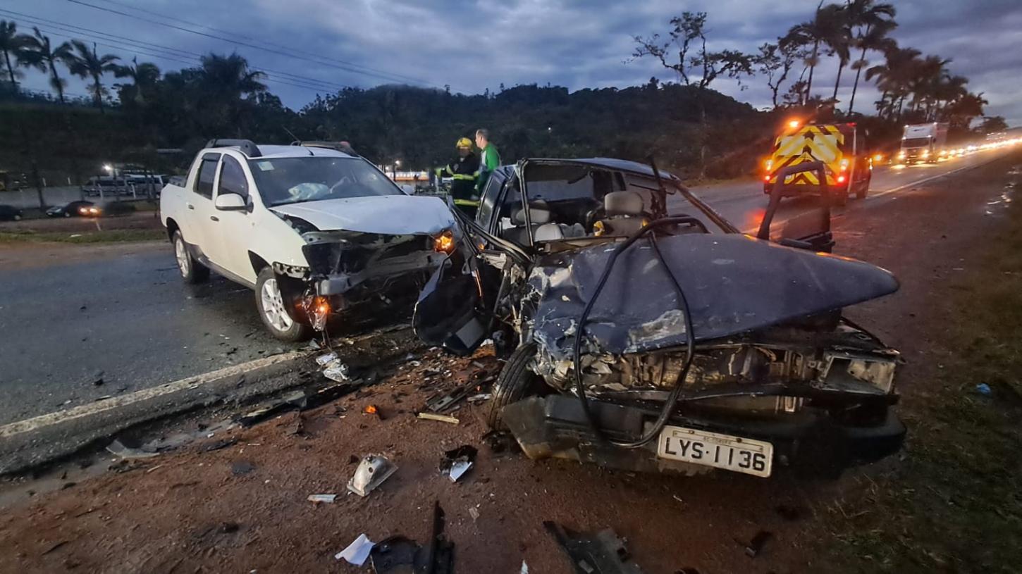 Grave colisão frontal na BR-280 deixa motorista em estado crítico em Corupá