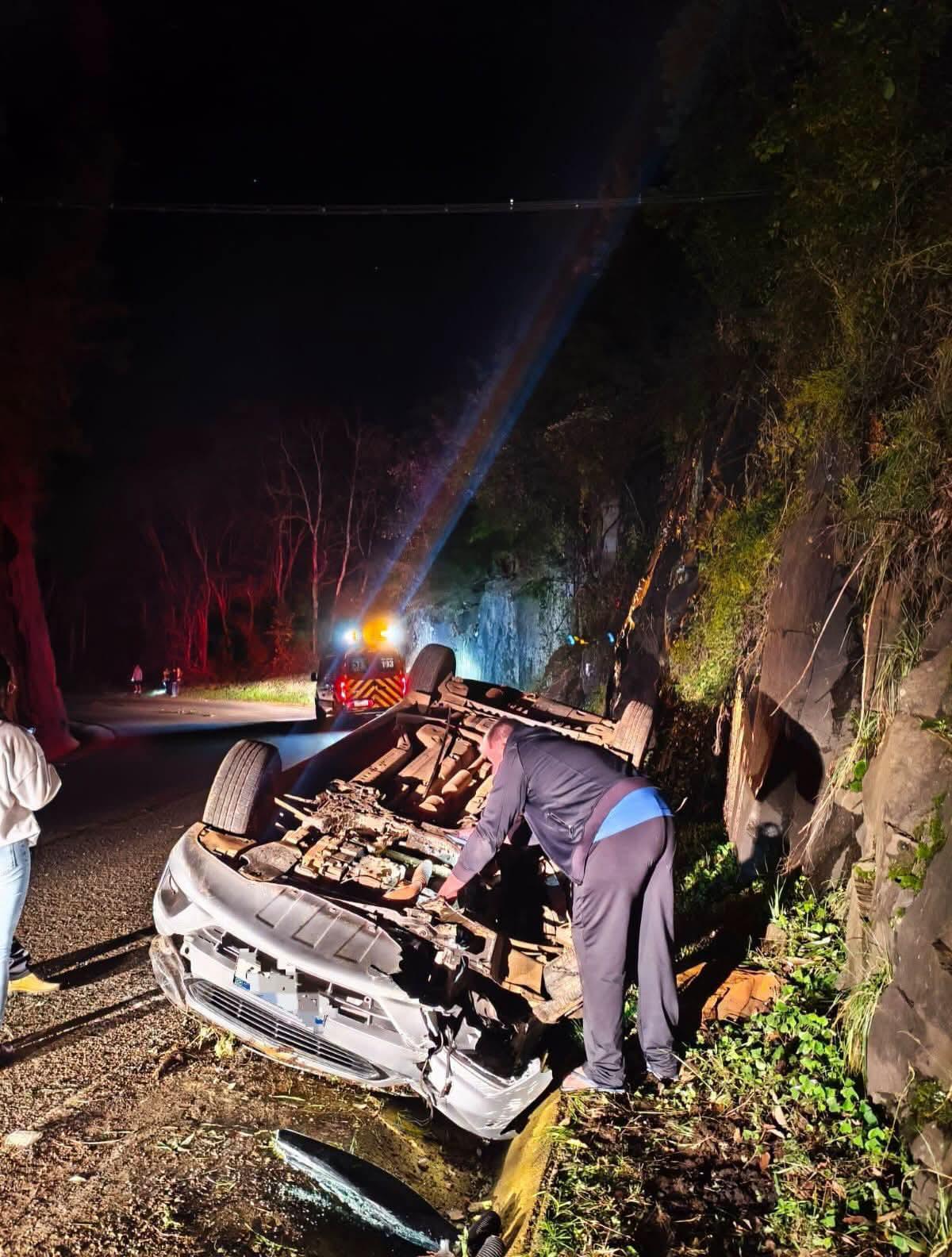 Motorista embriagado agride bombeiros durante atendimento de acidente na SC-390, em Peritiba