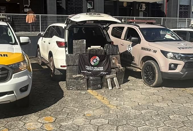 Perseguição termina em 220 kg de drogas apreendidos em Campo Alegre 