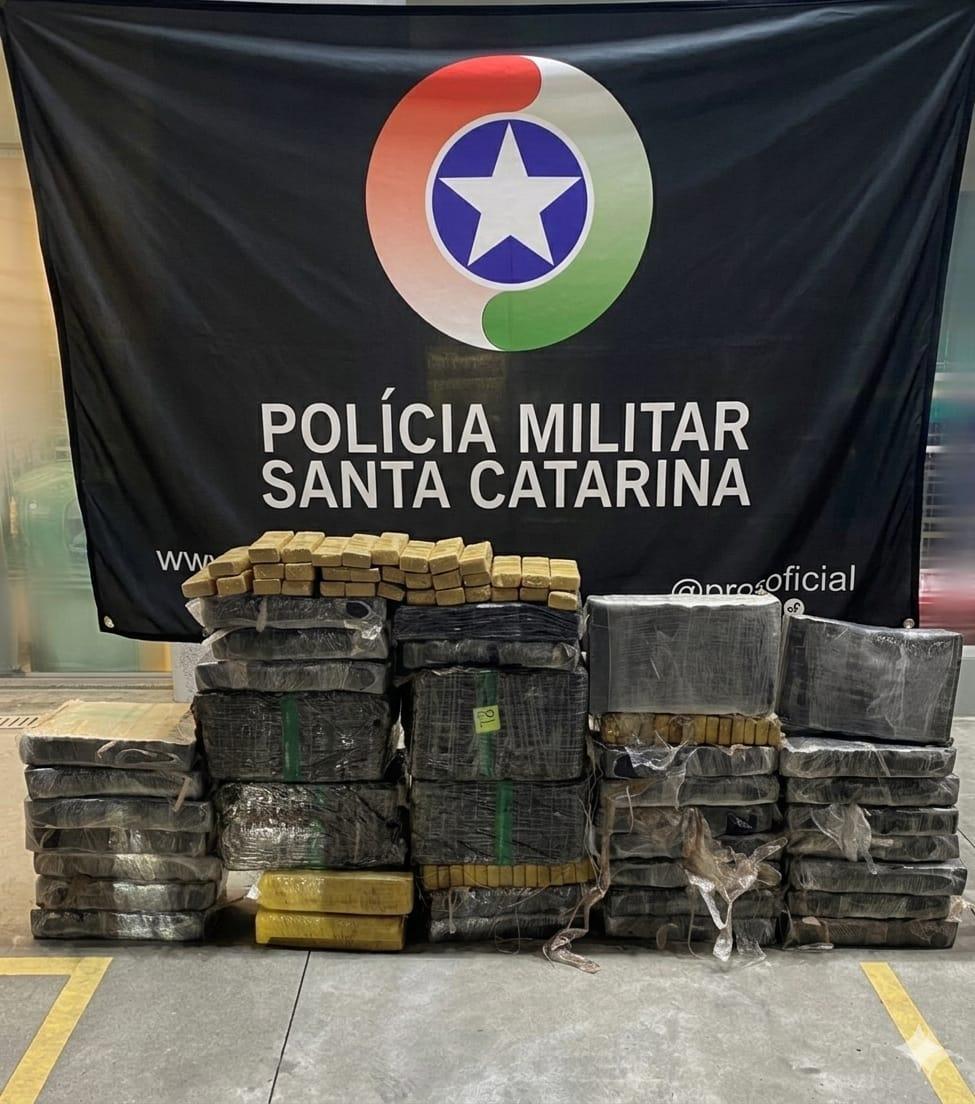 Perseguição termina na apreensão de 700 kg de drogas em Porto União 