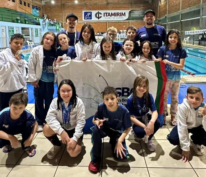 Equipe Mirim e Petiz de Natação de São Bento do Sul conquista 24 medalhas  em Itajaí