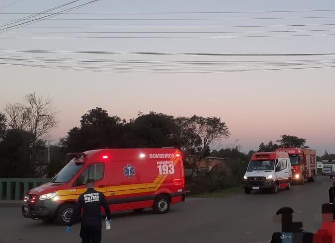 Ciclista fica em estado gravíssimo após ser atropelado por carro em Três Barras