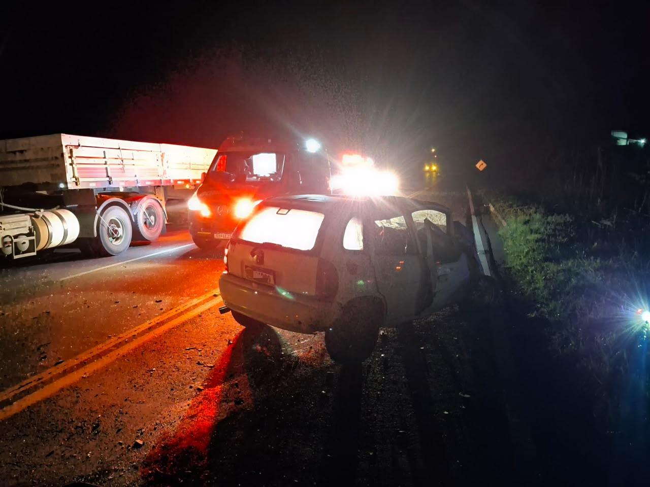Colisão entre carro e caminhão deixa dois feridos na SC-418, em São Bento do Sul