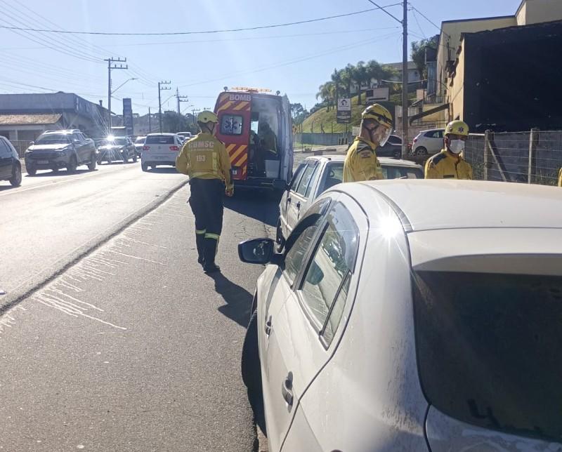 Colisão frontal na BR-280 deixa seis pessoas envolvidas em acidente em Rio Negrinho