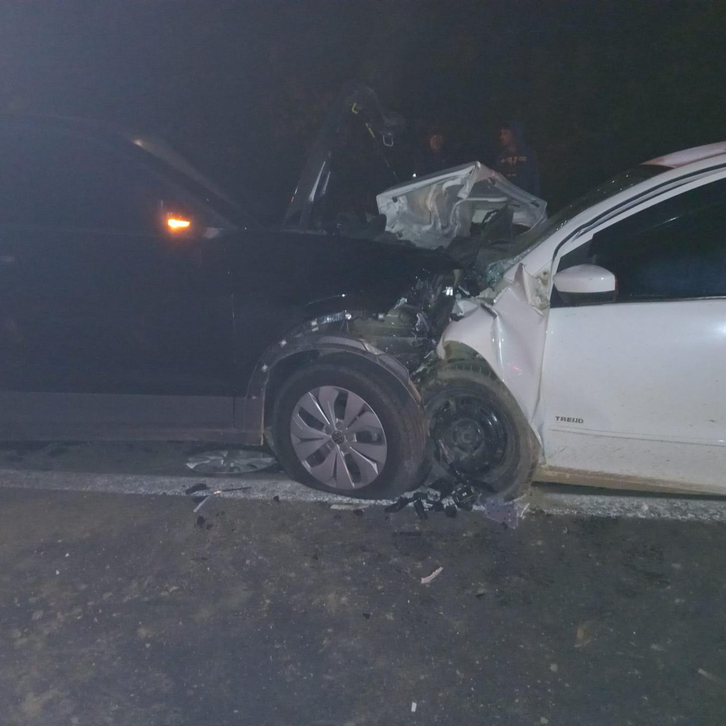 Colisão frontal na BR-280 deixa três pessoas feridas em Mafra