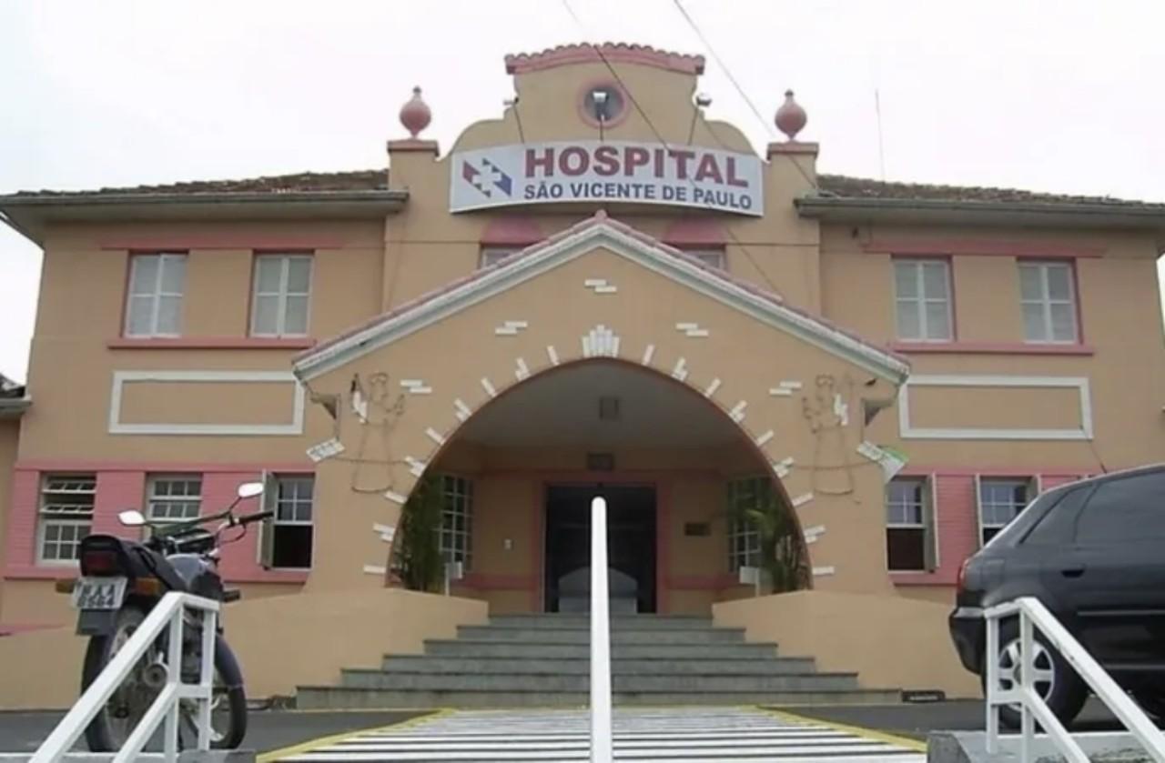 Idoso internado na UTI tem mangueira de ventilação cortada durante visita em hospital de Mafra