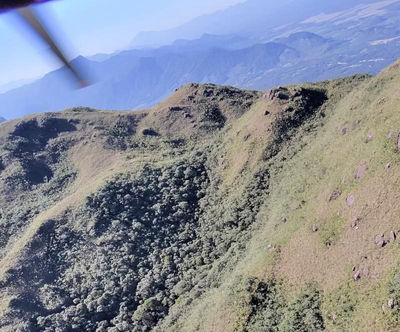 Jovem é resgatado de helicóptero no monte Garuva 