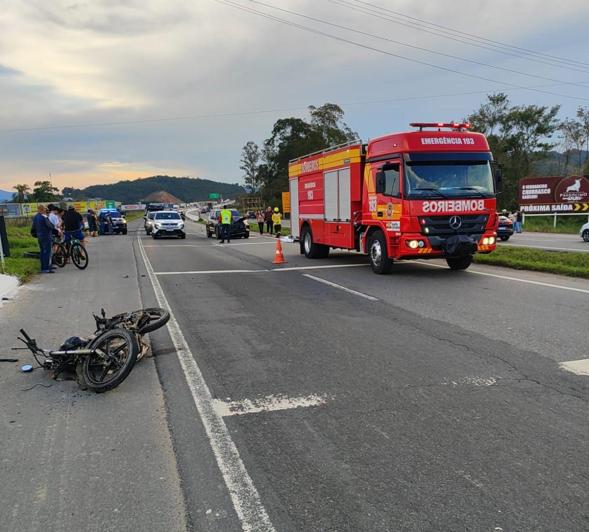 Motociclista de 64 anos morre após grave colisão na BR-470, em Gaspar