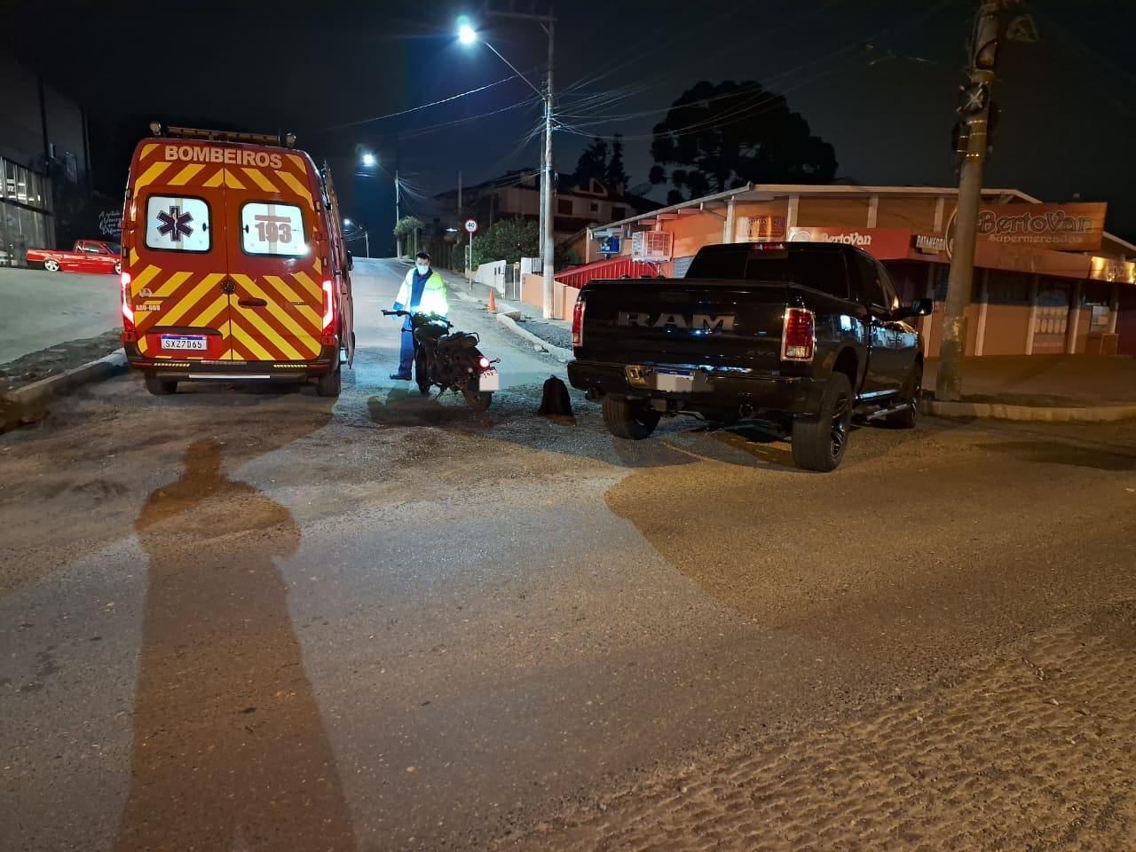 Motociclista é encaminhado à UPA após colisão com caminhonete na Av São Bento