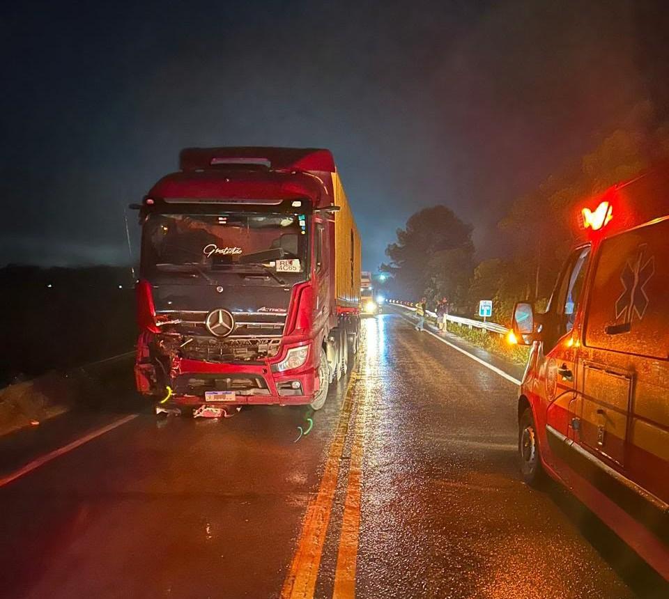 Motociclista morre após colisão com caminhão na SC-417, em Garuva