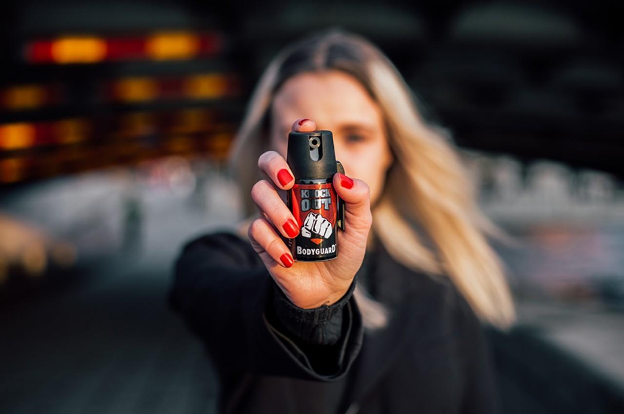 Nova lei autoriza compra e posse de spray de pimenta para defesa pessoal de mulheres