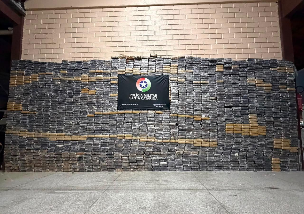 Operação conjunta da PM e PRF apreende 3,5 toneladas de cocaína em Santa Catarina