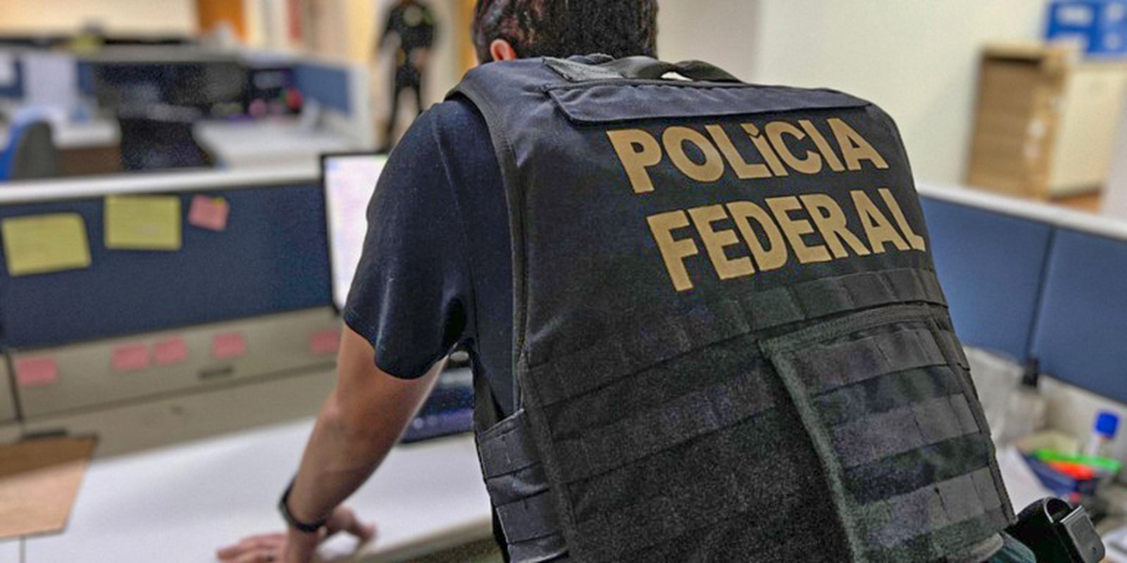 Polícia Federal faz operação contra grupo suspeito de desviar R$ 45 milhões de contas da Caixa