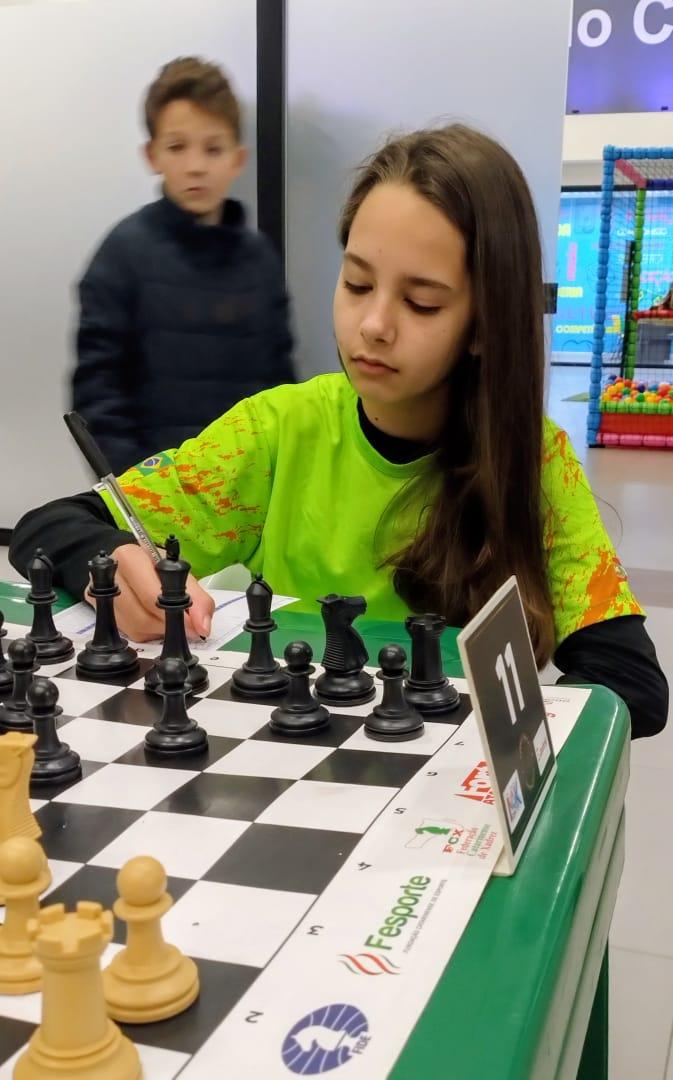 Xadrez de São Bento do Sul inicia julho com conquista de 12 medalhas e troféu de prata
