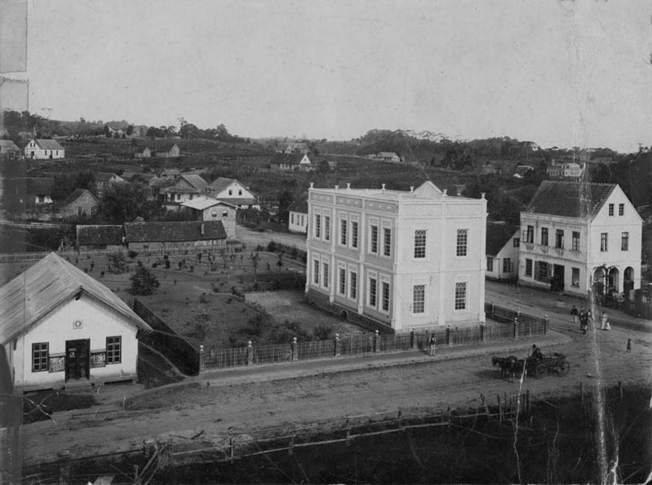 Prédio histórico que abriga o Turismo de São Bento do Sul completa 122 anos e abre exposiçãol