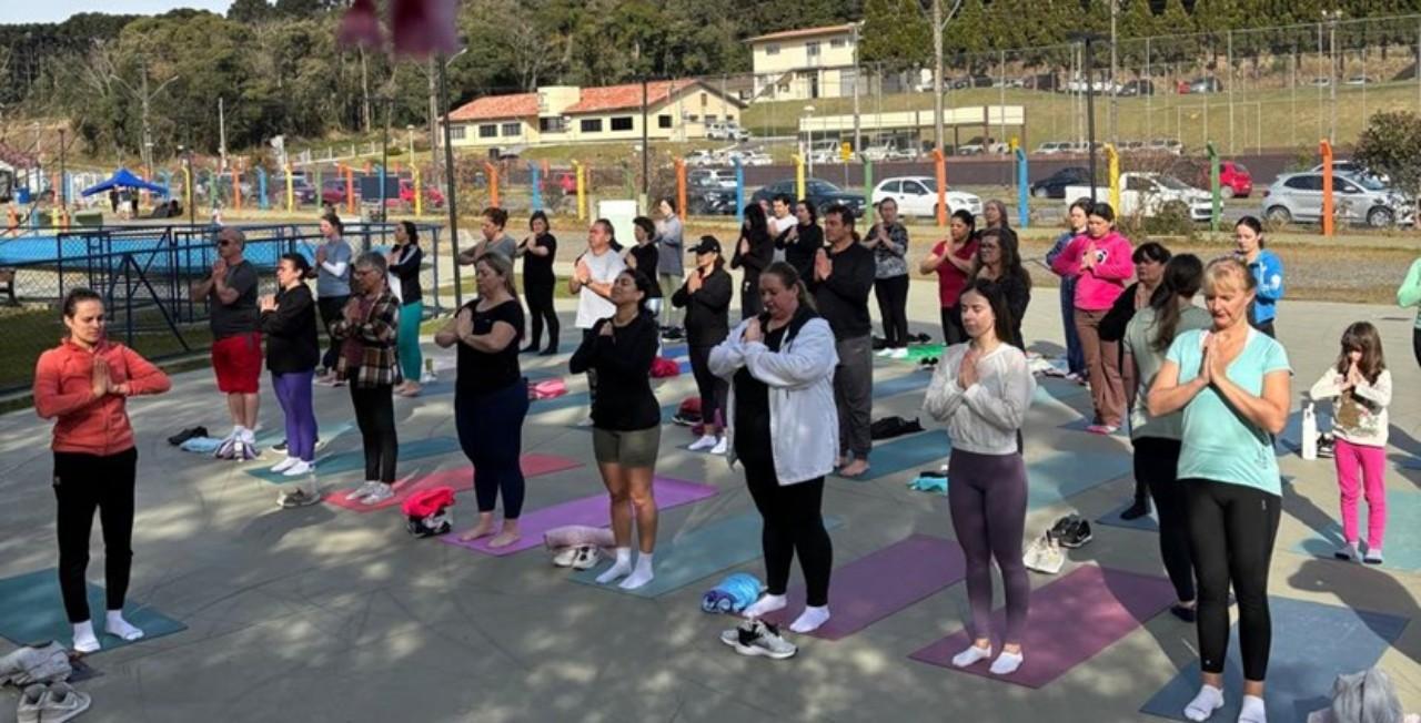 Projeto transforma vidas com aulas gratuitas de Yoga e celebra um ano de sucesso em São Bento do Sul