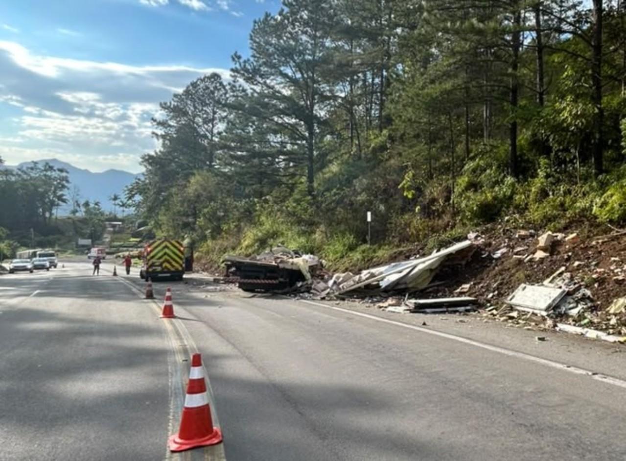 Acidente na serra de Corupá deixa dois homens feridos 