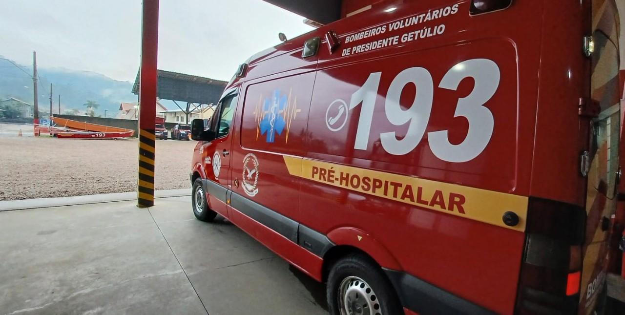 Bombeiros e PM agem juntos e salvam homem que se engasgou em Dona Emma