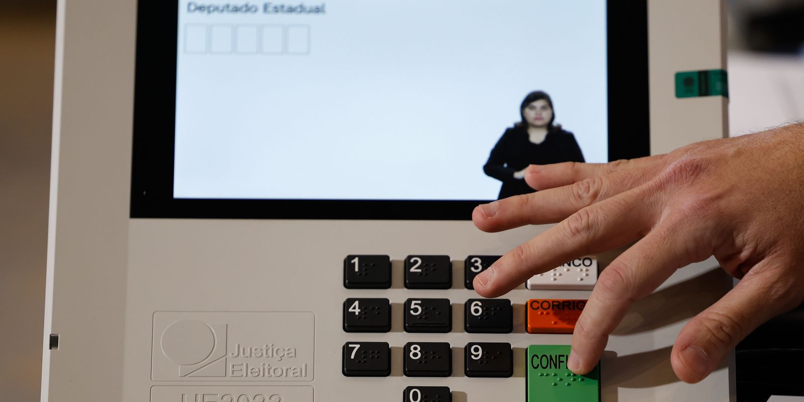Campanha eleitoral nas ruas e propaganda virtual começou neste domingo