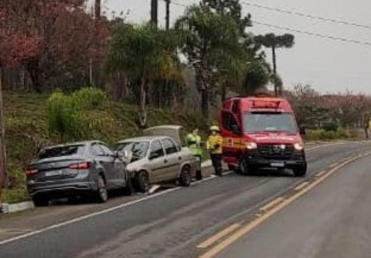 Colisão entre dois carros é registrada na SC-110, em Campo Alegre