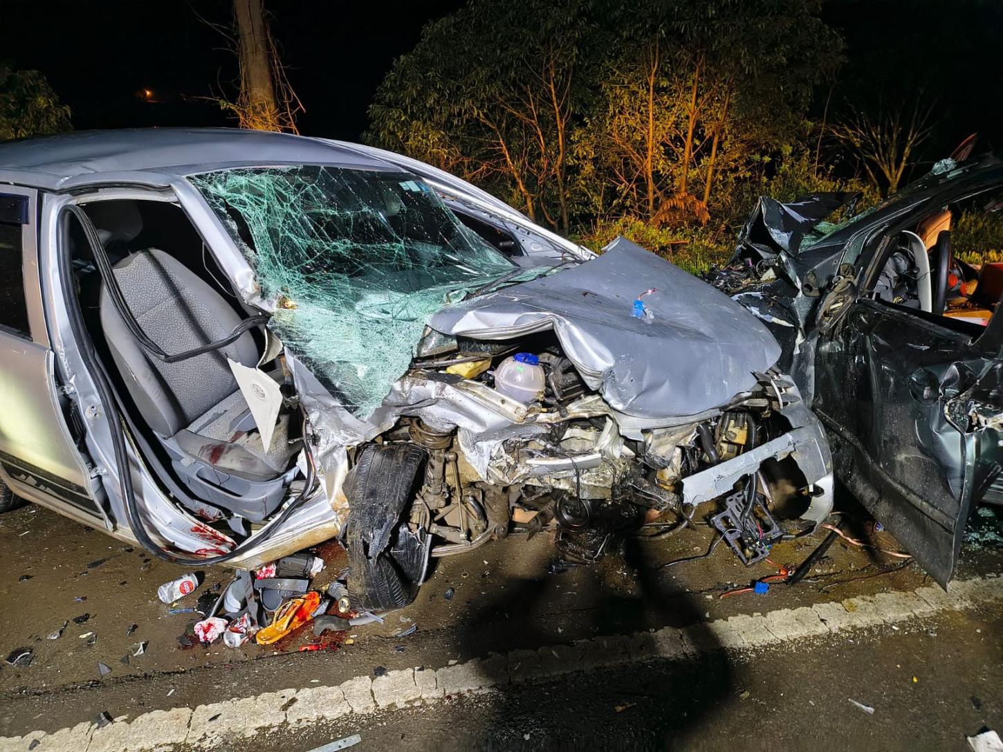 Colisão frontal entre dois carros deixa seis pessoas feridas na SC-355, em Videira