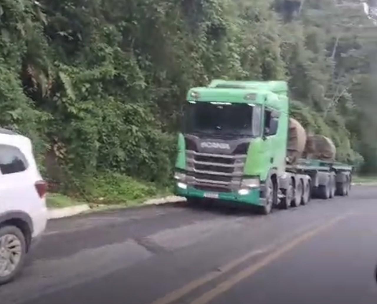 DNIT realiza limpeza e microfresagem para melhorar tráfego no km 87 da BR-280, na Serra de Corupá