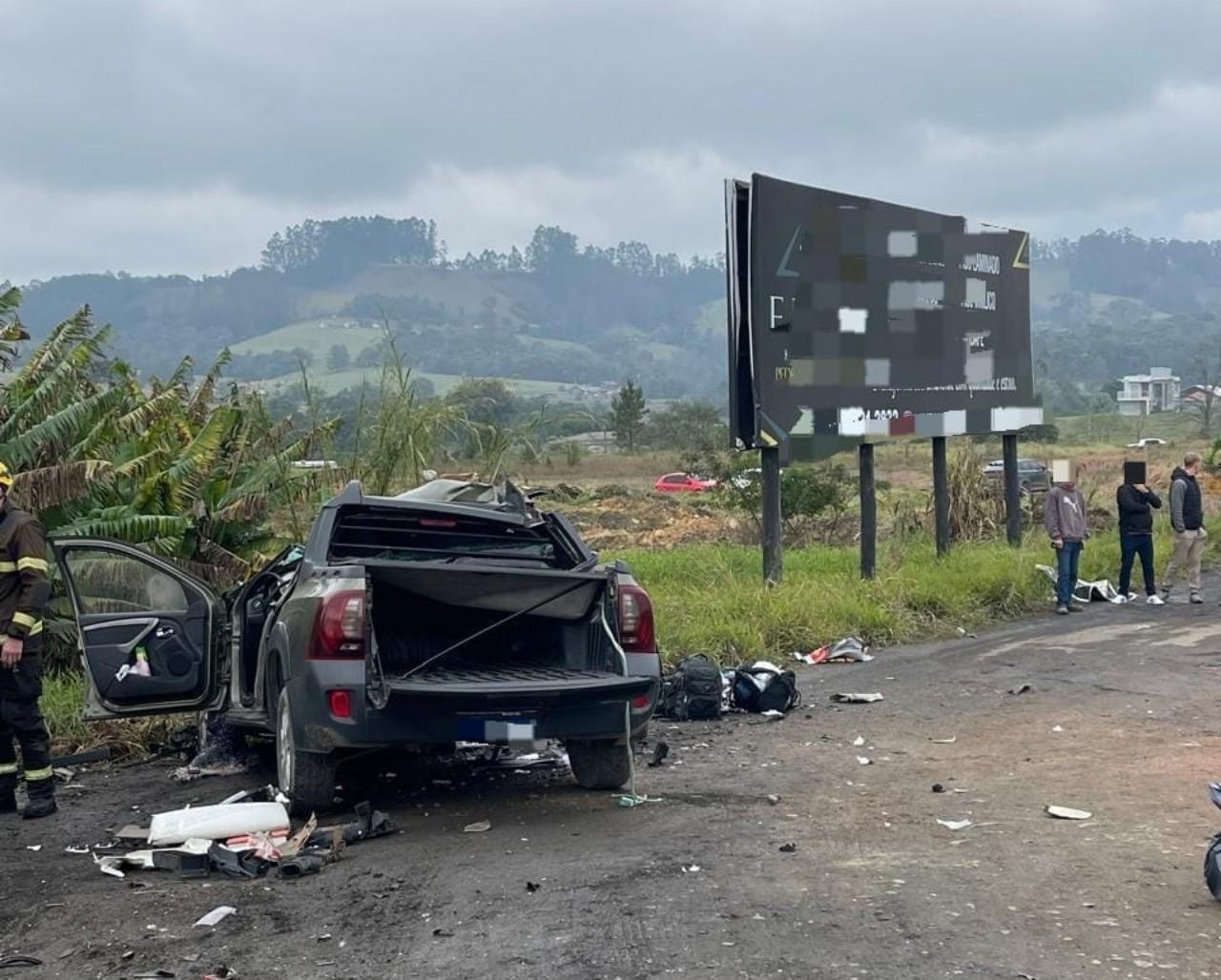 Duas mulheres morrem e homem fica gravemente ferido em acidente  na BR-470 em Pouso Redondo
