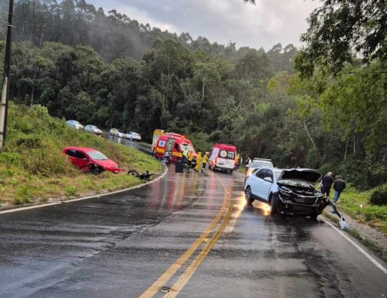 Motociclista de 47 anos morre após colisão envolvendo quatro veículos na SC-350, em Ituporanga