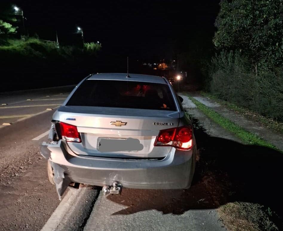 Motociclista fica ferido após colisão com carro na Rodovia Genésio Tureck, em São Bento do Sul