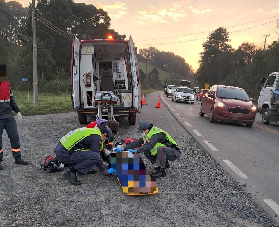 Motociclista fica ferido após colisão com carro na SC-418, em São Bento do Sul