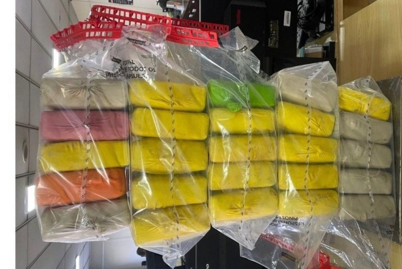 PF apreende aproximadamente 33 kg de cocaína em contêiner no Porto de Paranaguá