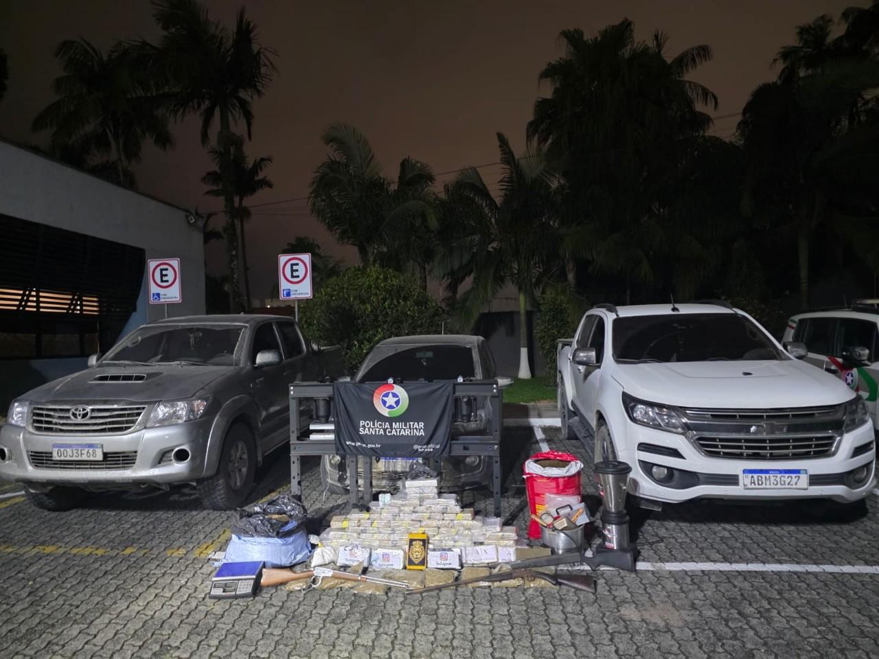 Quatro pessoas são presas com mais de 100 quilos de drogas em Araquari