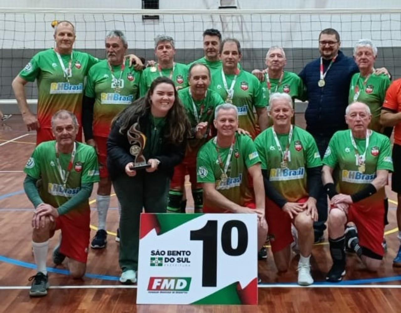 São Bento do Sul conquista títulos feminino e masculino no 4º Troféu Ralf Egerland de Voleibol 60+