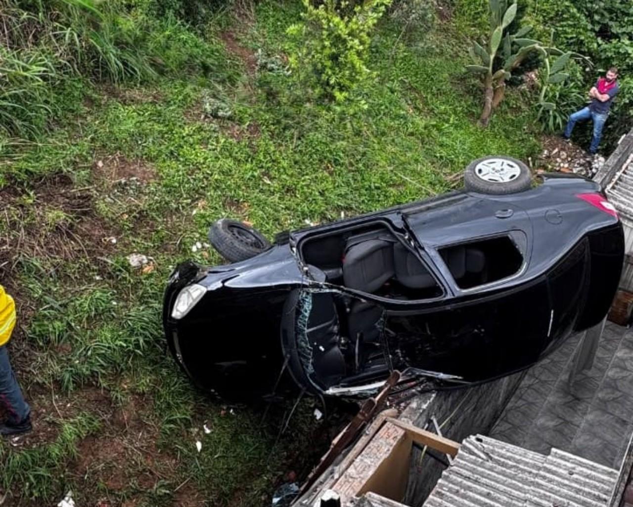 Após crise convulsiva motorista atinge casa em Rio Negrinho 