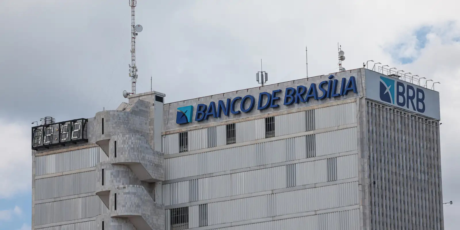 Caso Master: TCDF bloqueia até R$ 2,7 bi de ex-dirigentes do BRB