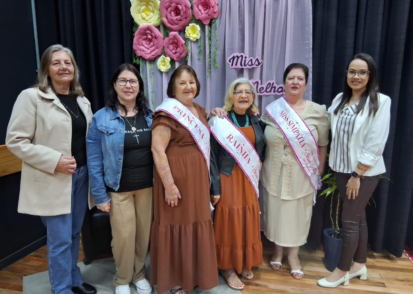Eleição da Miss Melhor Idade reúne mulheres do Grupo Amigas do Sossego e CRAS Serra Alta