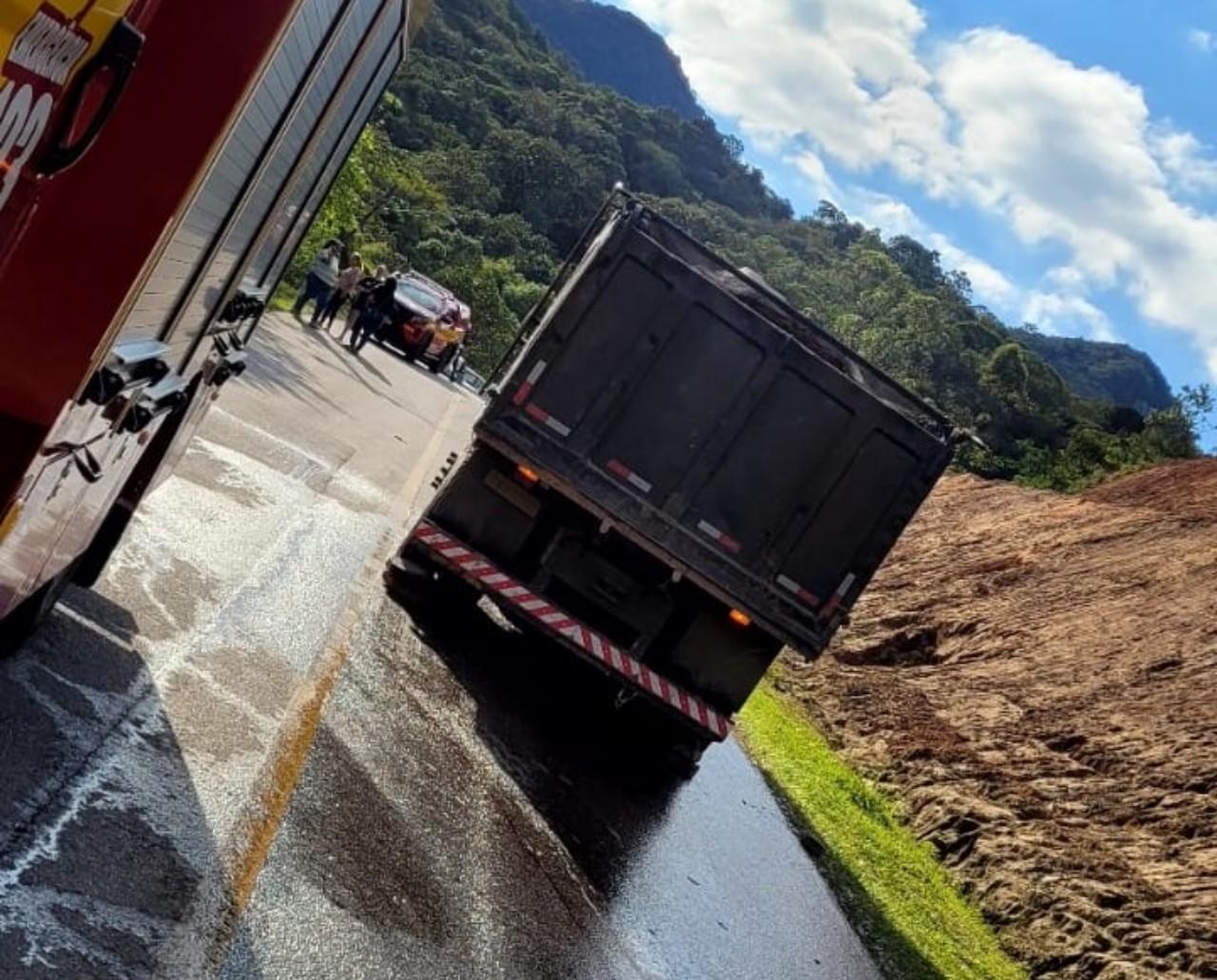 Gurupa é atropelada por caminhão e tem esmagamento da perna em Itapema 