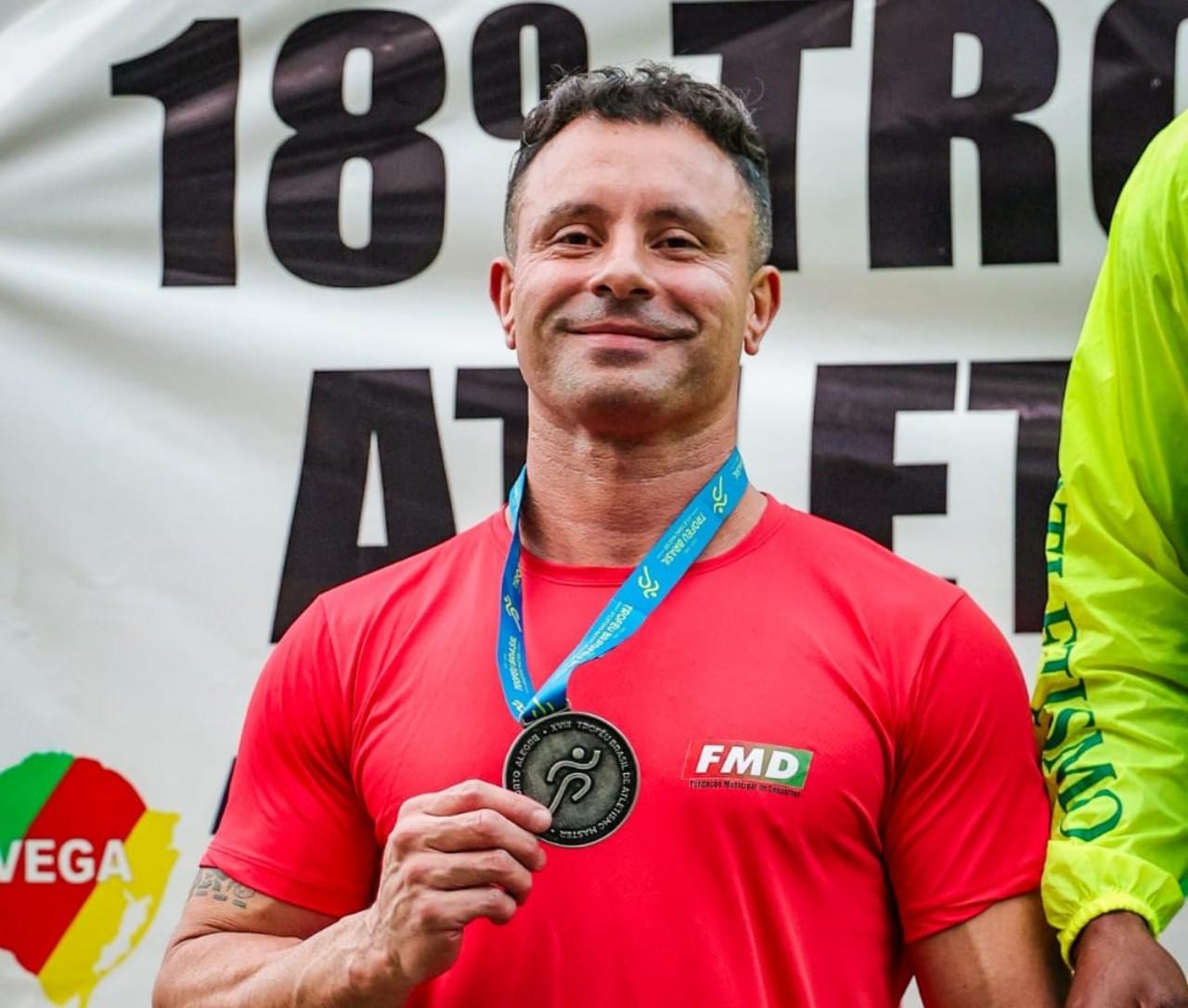 Lucas Azevedo conquista ouro e prata no XVIII Troféu Brasil de Atletismo Máster